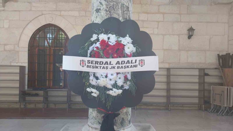 BAŞKANLAR ÇELENK GÖNDERDİ.