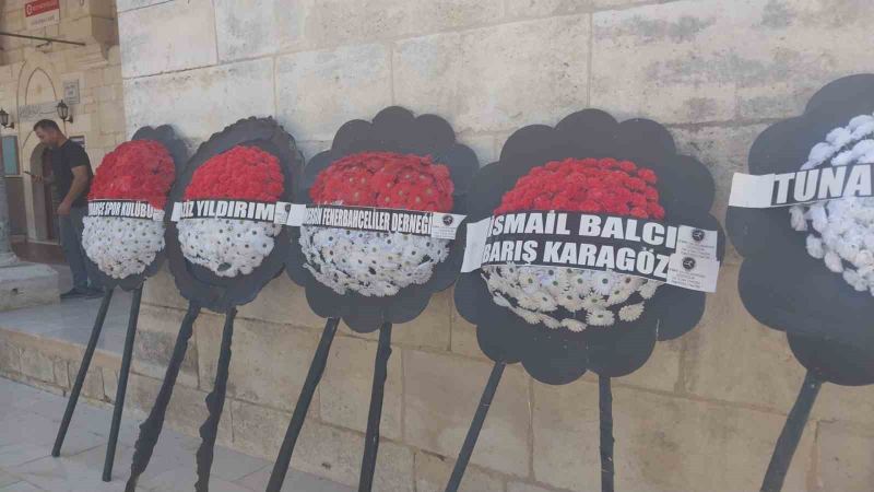 BAŞKANLAR ÇELENK GÖNDERDİ.