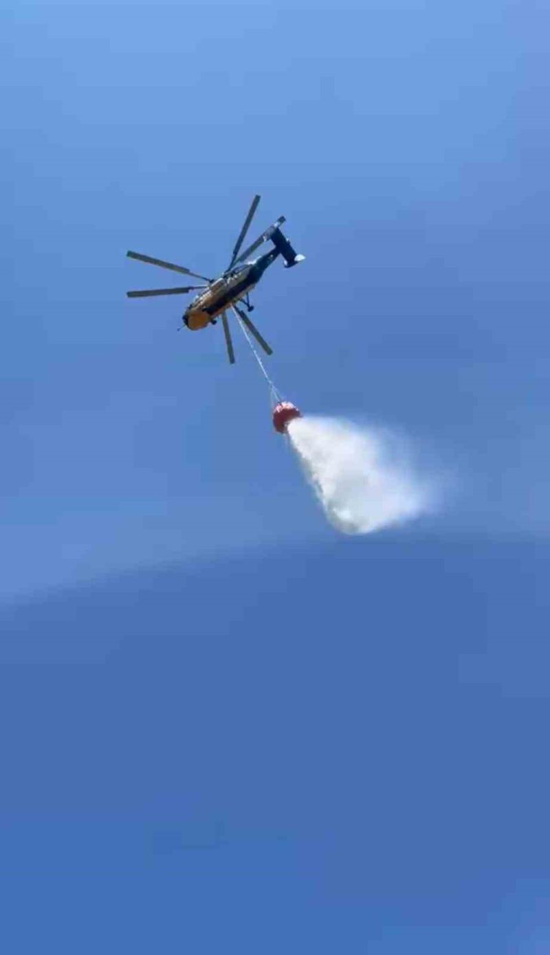 ADANA'NN FEKE İLÇESİNDE ORMANLIK ALANDA YANGIN ÇIKTI. YANGINA 1 HELİKOPTER İLE MÜDAHALE EDİLİYOR.