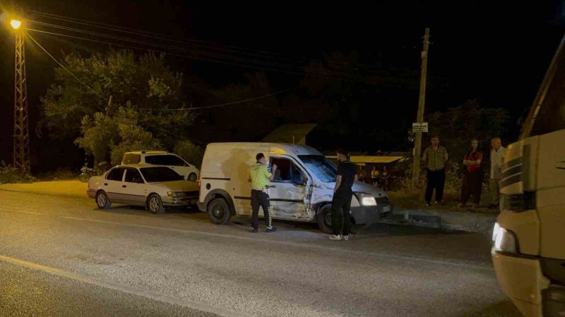OSMANİYE’DE MOTOSİKLET İLE HAFİF TİCARİ ARAÇ ÇARPIŞTI: 1 ÖLÜ