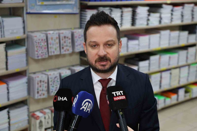 EĞİTİM-ÖĞRETİM YILININ BAŞLAMASIYLA BİRLİKTE VELİLERİN VE ÖĞRENCİLERİN ALIŞVERİŞLERİNİ DAHA SAĞLIKLI VE HUZURLU BİR ORTAMDA GERÇEKLEŞTİRMESİ İÇİN SAHADA OLDUKLARINI BELİRTEN ADANA TİCARET İL MÜDÜRÜ HÜSEYİN GÖDELEK'DE SAHADA ÇALIŞMALARI İZLEDİ.