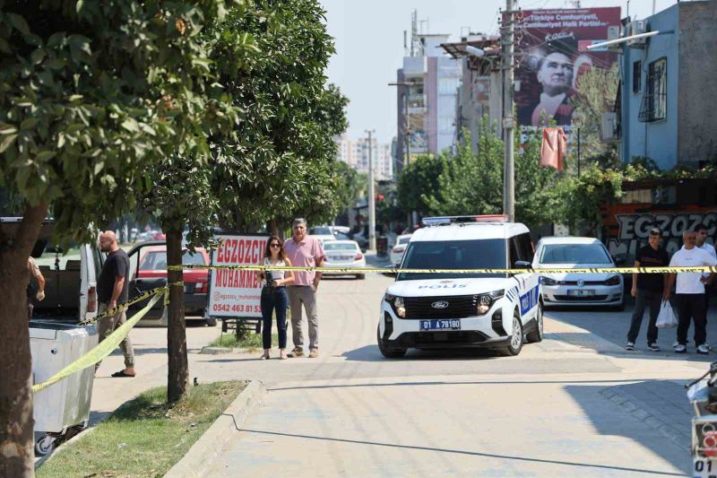 ADANA’DA BOŞANMA DAVASINDAN ÇIKAN İKİ AİLE ARASINDA ÇIKAN SİLAHLI, SOPALI VE DÖNER BIÇAKLI KAVGADA 1 KİŞİ HAYATINI KAYBEDERKEN 5 KİŞİ YARALANDI.