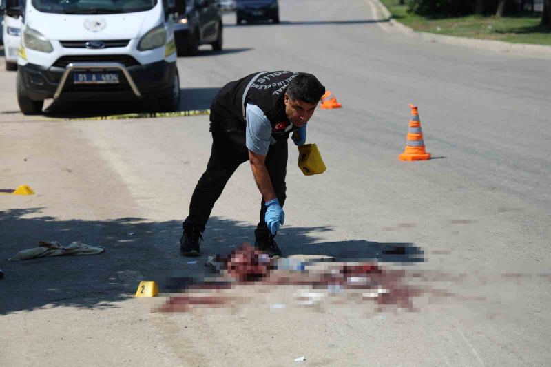 ADANA’DA BOŞANMA DAVASINDAN ÇIKAN İKİ AİLE ARASINDA ÇIKAN SİLAHLI, SOPALI VE DÖNER BIÇAKLI KAVGADA 1 KİŞİ HAYATINI KAYBEDERKEN 5 KİŞİ YARALANDI.