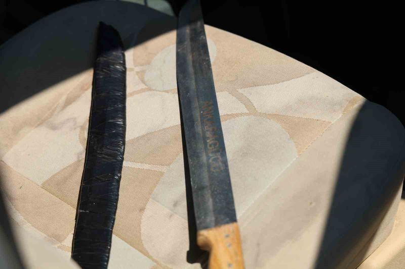 ADANA’DA BOŞANMA DAVASINDAN ÇIKAN İKİ AİLE ARASINDA ÇIKAN SİLAHLI, SOPALI VE DÖNER BIÇAKLI KAVGADA 1 KİŞİ HAYATINI KAYBEDERKEN 5 KİŞİ YARALANDI.