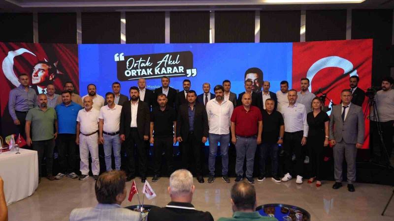 ERDEMLİLİ İŞ İNSANI MURAT TOPAL,(ORTADA) BASIN TOPLANTISI DÜZENLEYEREK ERDEMLİ TİCARET VE SANAYİ ODASI YÖNETİM KURULU BAŞKAN ADAYLIĞINI AÇIKLADI. TOPAL’IN YANI SIRA MESLEK KOMİTE ADAYLARI DA TANITILDI.