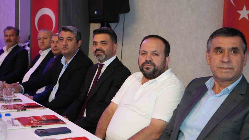 MERSİN ERDEMLİ TİCARET VE SANAYİ ODASI (ERDEMLİ TSO) YÖNETİM KURULU BAŞKAN ADAYI MURAT TOPAL (3.SIRADAKİ) DÜZENLEDİĞİ BASIN TOPLANTISINDA," 2 BİN DEN FAZLA İŞVEREN ÜYESİYLE EN BÜYÜK SİVİL TOPLUM KURULUŞU OLAN ERDEMLİ TİCARET VE SANAYİ ODASI YÖNETİMİNE ADAY OLDUĞUMUZU AÇIKLIYORUZ. ŞİMDİ, KATILIMCI, ŞEFFAF VE SONUÇ ODAKLI YENİ BİR DÖNEMİ BAŞLATMA ZAMANI. ŞİMDİ GELECEĞE UMUTLA BAKMA ZAMANI. BİZİM YÖNETİM ANLAYIŞIMIZ, ORTAK AKIL, ORTAK KARAR"DEDİ.