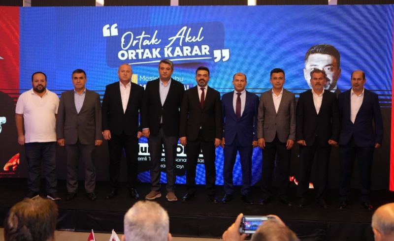 ERDEMLİLİ İŞ İNSANI MURAT TOPAL,(ORTADA) BASIN TOPLANTISI DÜZENLEYEREK ERDEMLİ TİCARET VE SANAYİ ODASI YÖNETİM KURULU BAŞKAN ADAYLIĞINI AÇIKLADI. TOPAL’IN YANI SIRA MESLEK KOMİTE ADAYLARI NUR BAKİ ŞAHİN, AZMİ MAVİ, MUSTAFA KALAY, ALİ ÇORTUL, MUSTAFA DİRİK, MEHMET YILDIZ, ALİ SÜZER, ALİ TAŞ