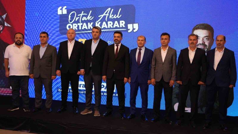 ERDEMLİLİ İŞ İNSANI MURAT TOPAL,(ORTADA) BASIN TOPLANTISI DÜZENLEYEREK ERDEMLİ TİCARET VE SANAYİ ODASI YÖNETİM KURULU BAŞKAN ADAYLIĞINI AÇIKLADI. TOPAL’IN YANI SIRA MESLEK KOMİTE ADAYLARI NUR BAKİ ŞAHİN, AZMİ MAVİ, MUSTAFA KALAY, ALİ ÇORTUL, MUSTAFA DİRİK, MEHMET YILDIZ, ALİ SÜZER, ALİ TAŞ