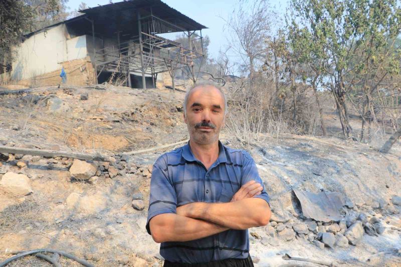 YANGININ ÇIKTIĞI BÖLGEDE YAŞAYAN HÜSEYİN KURT, "YANGIN ÇIKTIĞI SIRADA ŞEHİRDEYDİM. GECE HABERİM OLDU, SABAH GELDİM BURAYA. DİREKTEN ÇIKMIŞ YANGIN. BURADA ANNEM KALIYORDU, ANNEMİ DE GÖTÜRMÜŞLER. HERKESE GEÇMİŞ OLSUN YAPACAK BİR ŞEY YOK. CAN KAYBI OLMADI, MALA GELENDE ZATEN YERİNE GELİR. YETER Kİ İNSANLARIMIZA BİR ŞEY OLMASIN, ÖNEMLİ OLAN BU" SÖZLERİNE YER VERDİ.