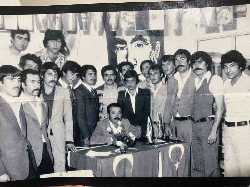 12 EYLÜL DÖNEMİNDE ÜLKÜCÜ DERNEK OLARAK ÇALIŞMALARA KATILAN MUSTAFA TANRIVERDİ VE ARKADAŞLARI