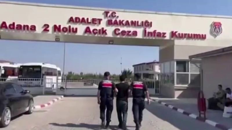 ADANA İL JANDARMA KOMUTANLIĞI, ÇEŞİTLİ SUÇLARDAN KESİNLEŞMİŞ HAPİS CEZASI BULUNAN 4 FİRARİ HÜKÜMLÜYÜ DÜZENLENEN OPERASYONLA YAKALADI.