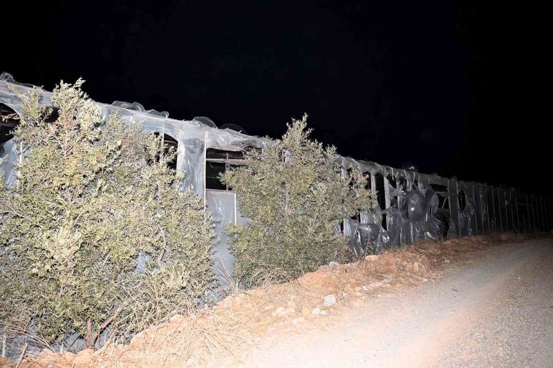 MERSİN’İN BOZYAZI İLÇESİNDE ÇIKAN ORMAN YANGININA MÜDAHALE SÜRERKEN, MERSİN BÜYÜKŞEHİR BELEDİYESİ VE MESKİ EKİPLERİ DE 8 ARAÇ VE 22 PERSONELLE ÇALIŞMALARA DESTEK VERİYOR.