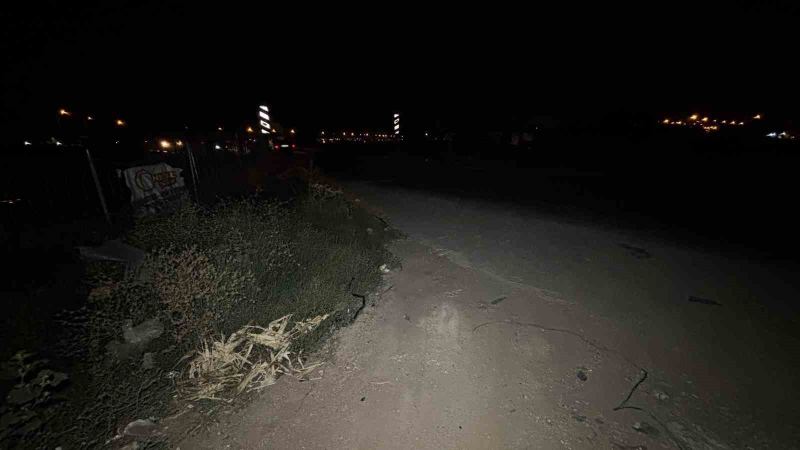 ADANA'DA OTOYOL KENARINDA ERKEK CESEDİ BULUNDU.