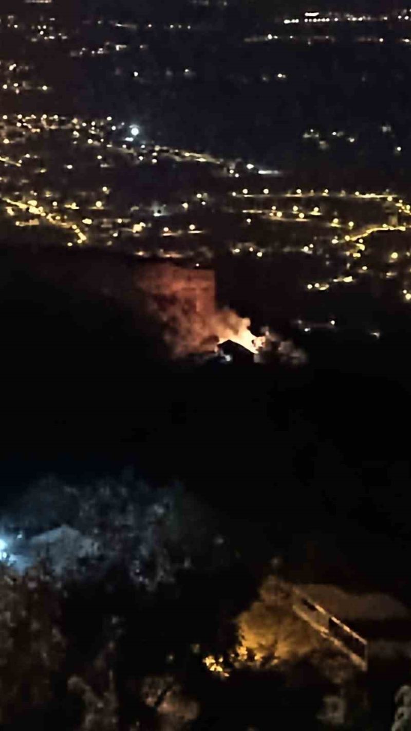OSMANİYE’DE ÇIKAN ORMAN YANGINI BÜYÜMEDEN SÖNDÜRÜLDÜ