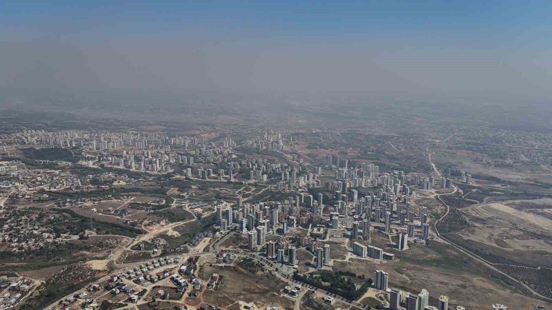 ADANA’NIN KOZAN’DA İLÇESİNDE ÇIKAN ORMAN YANGINI, KENT MERKEZİNDE HAVA KALİTESİNİ ETKİLEDİ.