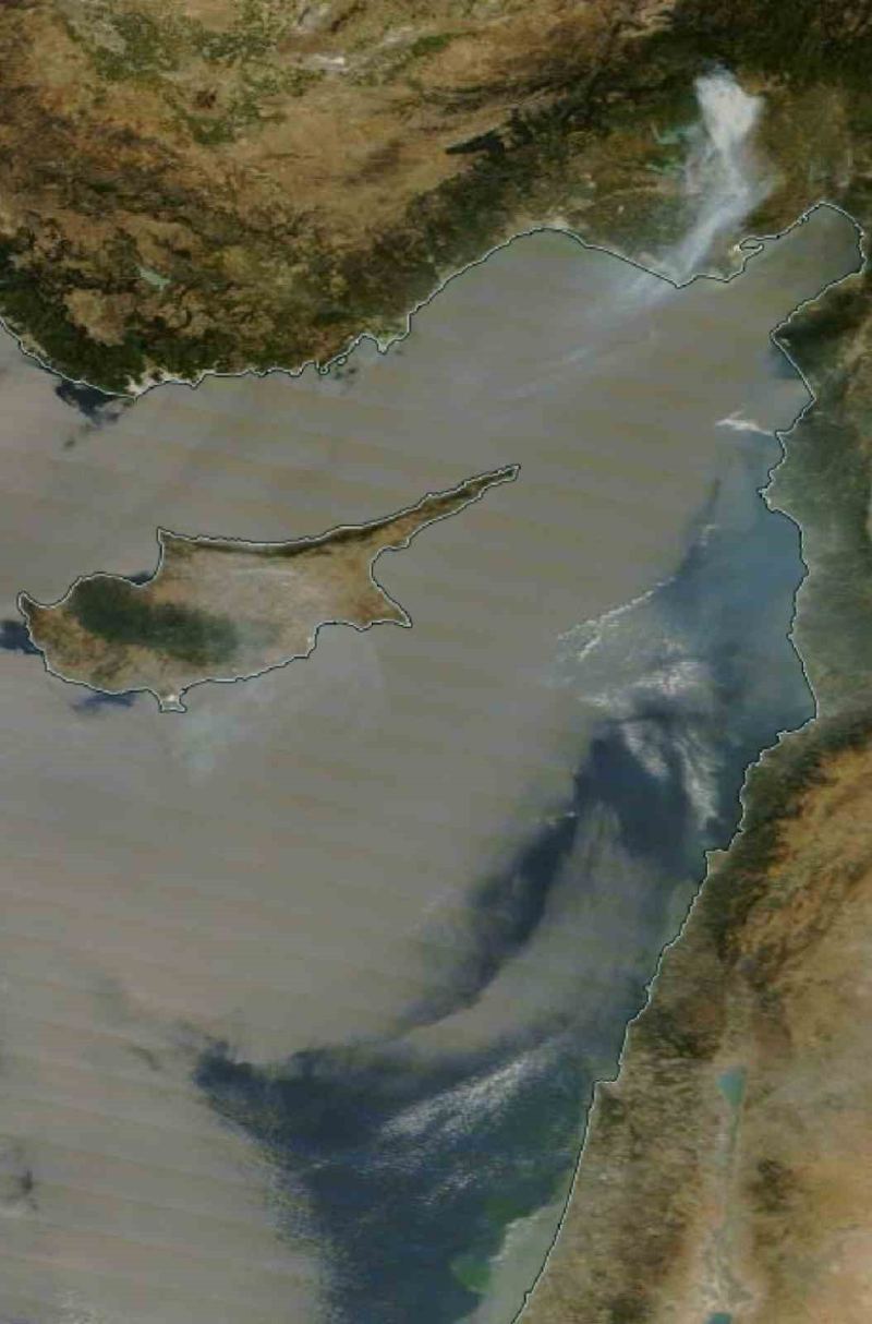 ADANA'NIN KOZAN İLÇESİNDE BAŞLAYARAK ALADAĞ VE İMAMOĞLU İLÇELERİNE YAYILAN ORMAN YANGINI NEDENİYLE KENT MERKEZİNDE DE İS KOKUSU VE HAVA KİRLİLİĞİ ETKİLİ OLDU. YANGIN ÇOK GENİŞ ALANLARA YAYILDIĞI İÇİN FELAKETİN BOYUTU UYDUDAN DA GÖRÜLEBİLİYOR