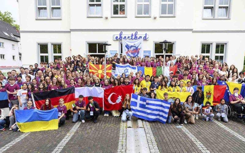 MERSİN’DEN 10 ÖĞRENCİ VE 2 LİDER, ‘KARDEŞ ŞEHİRLER ÖĞRENCİ DEĞİŞİM PROGRAMI’ KAPSAMINDA ALMANYA’NIN OBERHAUSEN KENTİNDE 15 GÜN BOYUNCA FARKLI ÜLKELERDEN GENÇLERLE BİR ARAYA GELEREK KÜLTÜREL ETKİNLİKLERE KATILDI.