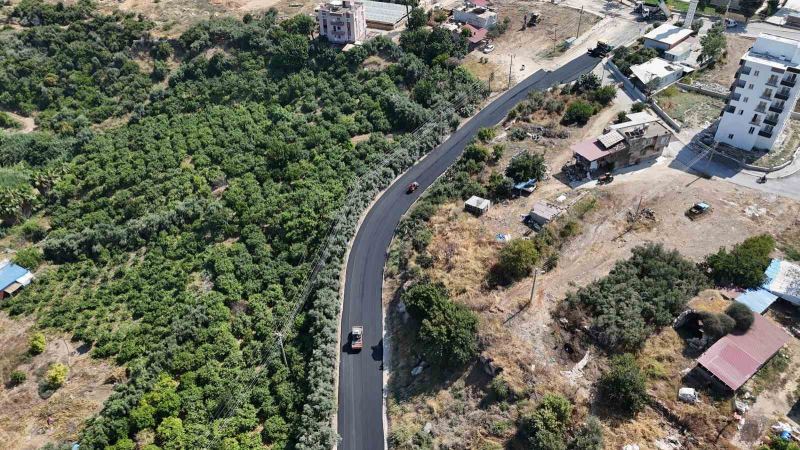MERSİN’DE ALTYAPI ÇALIŞMALARI NEDENİYLE BOZULAN YOLLARIN YENİLENMESİ KAPSAMINDA SICAK ASFALT VE SATHİ KAPLAMA ÇALIŞMALARI SÜRÜYOR.