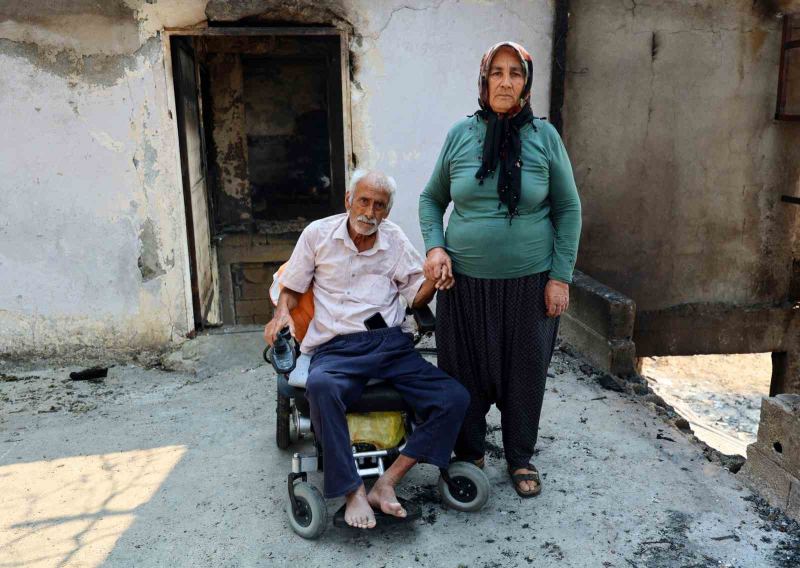 Yangında evleri küle dönen yaşlı çift: "Bütün hatıralarım yandı"