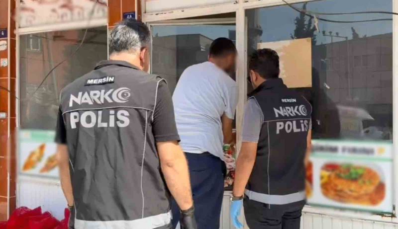 MERSİN POLİSİNİN YAPTIĞI ÇALIŞMADA YAKALANAN BİR ŞÜPHELİNİN ZULA OLARAK KULLANDIĞI FIRINDAKİ KOLİ VE VARİLLERDEN 1 MİLYON 758 BİN ADET UYUŞTURUCU MADDE İÇERİĞİ OLAN SENTETİK ECZA HAPI ELE GEÇİRİLDİ.