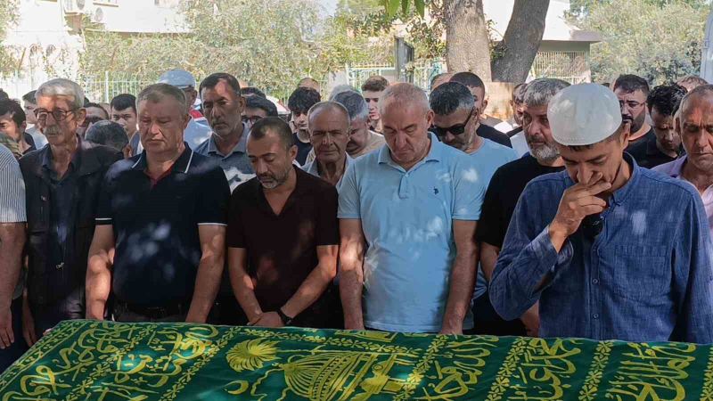 ADANA’NIN KOZAN İLÇESİNDE MOTOSİKLET KAZASINDA HAYATINI KAYBEDEN 17 YAŞINDAKİ AYAZ IŞIK, GÖZYAŞLARI ARASINDA SON YOLCULUĞUNA UĞURLANDI.