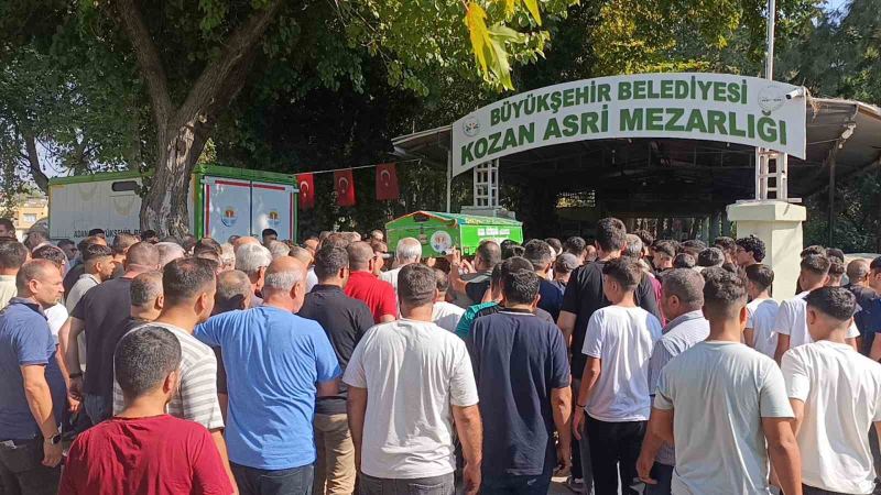 ADANA’NIN KOZAN İLÇESİNDE MOTOSİKLET KAZASINDA HAYATINI KAYBEDEN 17 YAŞINDAKİ AYAZ IŞIK, GÖZYAŞLARI ARASINDA SON YOLCULUĞUNA UĞURLANDI.
