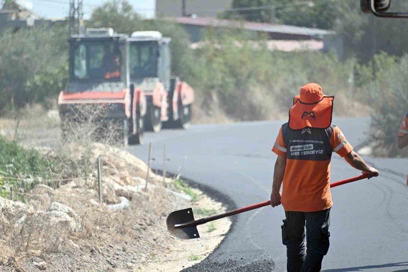 MERSİN’DE 20’DEN FAZLA MAHALLE İLE SİLİFKE İLÇESİNE BAĞLANTI SAĞLAYAN GRUP YOLUNUN 5 BİN 800 METRELİK BÖLÜMÜ SICAK ASFALTLA YENİLENDİ.