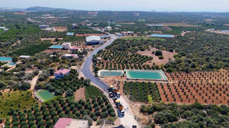 MERSİN’DE 20’DEN FAZLA MAHALLE İLE SİLİFKE İLÇESİNE BAĞLANTI SAĞLAYAN GRUP YOLUNUN 5 BİN 800 METRELİK BÖLÜMÜ SICAK ASFALTLA YENİLENDİ.