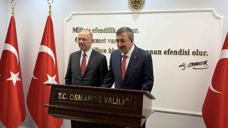 VALİLİK MAKAMINA GEÇEN YILMAZ, VALİLİK ŞEREF DEFTERİ’Nİ İMZALADI.