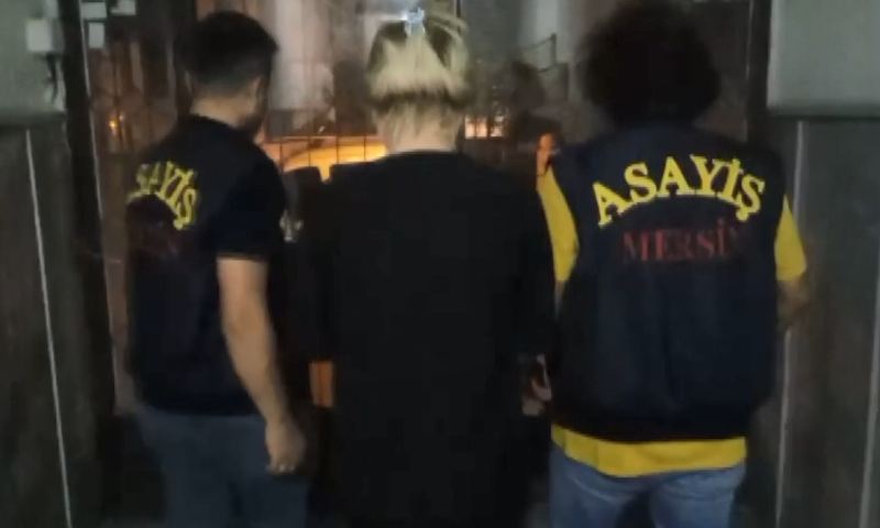 MERSİN'DE MÜSTEHCENLİK VE FUHUŞ YAPANLARA YÖNELİK YAPILAN ÇALIŞMA SONRASINDA POLİSİN DÜZENLEDİĞİ EŞ ZAMANLI OPERASYONDA 50 ŞÜPHELİ GÖZALTINA ALINDI.