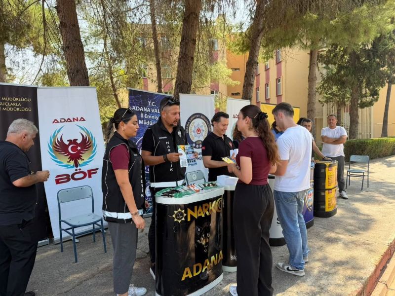 ADANA EMNİYET MÜDÜRLÜĞÜ EKİPLERİ, ÜNİVERSİTE EĞİTİMİ İÇİN KENTE GELEN ÖĞRENCİLER VE AİLELERİNİ "YENİ EVİM GÜVENLİ YURDUM" PROJESİ KAPSAMINDA BİLGİLENDİRDİ.