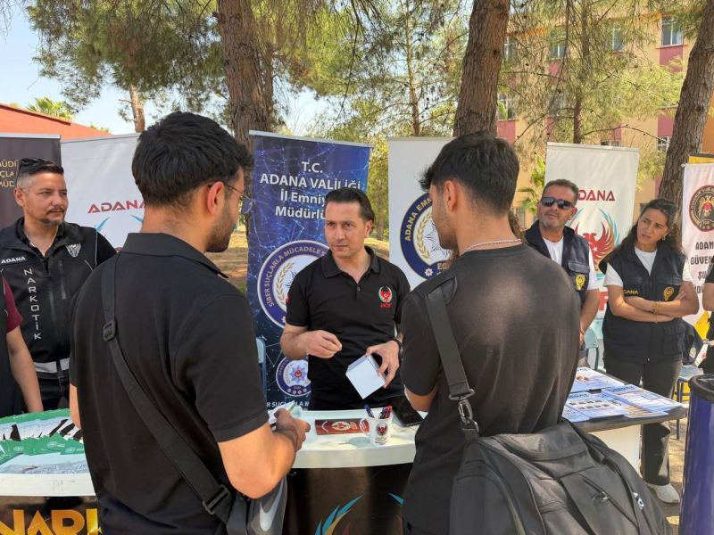 ADANA EMNİYET MÜDÜRLÜĞÜ EKİPLERİ, ÜNİVERSİTE EĞİTİMİ İÇİN KENTE GELEN ÖĞRENCİLER VE AİLELERİNİ "YENİ EVİM GÜVENLİ YURDUM" PROJESİ KAPSAMINDA BİLGİLENDİRDİ.