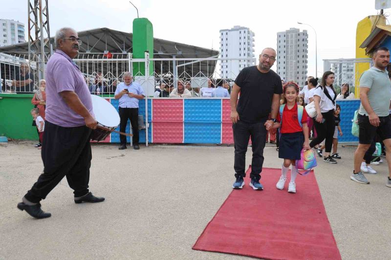 KEMAL KÜRKÇÜ VE KIZI RENKLİ KARŞILAMA İLE MUTLU OLDUKLARINI İFADE ETTİ.