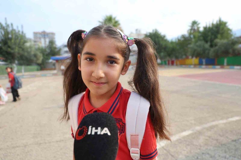 ÖĞRENCİLERDEN ELİF KAPLAN FARKLI BİR KARŞILAMA OLDUĞUNU KAYDETTİ.