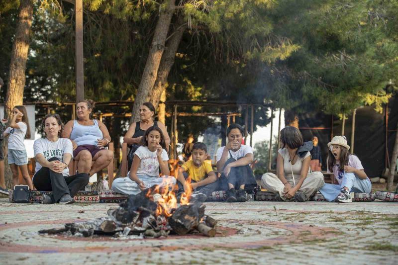 Mersin’de anne ve çocuklar doğayla iç içe kamp yaptı