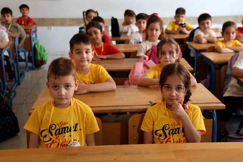 ADANA’DA SABAHAT SARIGÜL’ÜN 7 YILLIK EVLAT HASRETİNİ SONLANDIRAN 2’Sİ ERKEK 2’Sİ KIZ OLAN DÖRDÜZLERİ BUGÜN OKULA BAŞLADI.