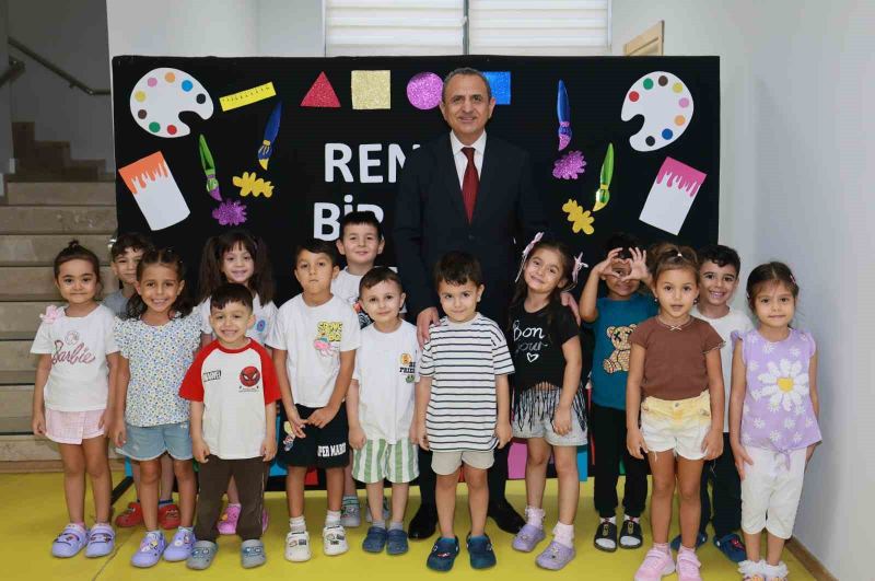 YÜREĞİR BELEDİYE BAŞKAN VEKİLİ TARIK ÖZÜNAL, 2026-2027 EĞİTİM ÖĞRETİM YILININ İLK GÜNÜNDE MİNİK YÜREKLER KREŞİ’Nİ ZİYARET EDEREK ÇOCUKLARLA BİR ARAYA GELDİ.