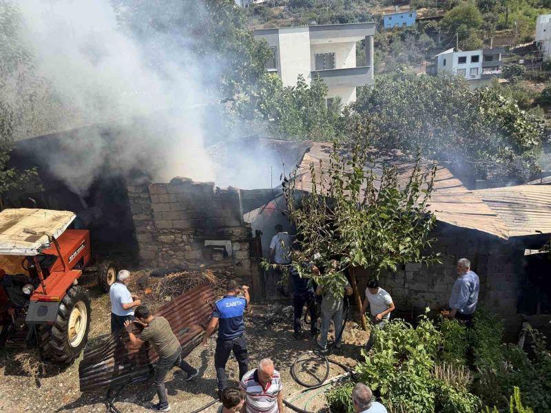 OSMANİYE’DE ÇIKAN YANGINDA AHIR KULLANILAMAZ HALE GELDİ