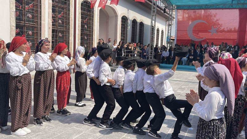 OSMANİYE'DE 115 YILDIR HİZMET VEREN VE 6 ŞUBAT DEPREMLERİNDE AĞIR HASAR GÖREN TARİHİ 7 OCAK İLKOKULU, RESTORASYON ÇALIŞMALARININ TAMAMLANMASININ ARDINDAN 3 YIL SONRA YENİDEN ÖĞRENCİLERİNE KAPILARINI AÇTI.