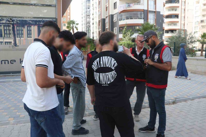 ADANA’DA YENİ EĞİTİM ÖĞRETİM YILININ İLK GÜNÜNDE ÖĞRENCİLERİN GÜVENLİĞİ İÇİN OKUL ÇEVRELERİNDE POLİS EKİPLERİ TARAFINDAN DENETİM GERÇEKLEŞTİRİLDİ.