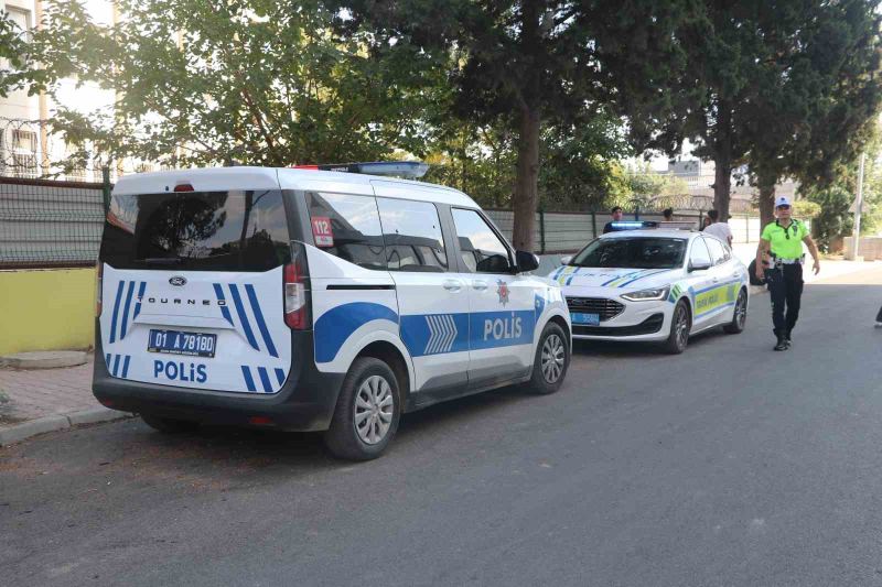 ADANA’DA YENİ EĞİTİM ÖĞRETİM YILININ İLK GÜNÜNDE ÖĞRENCİLERİN GÜVENLİĞİ İÇİN OKUL ÇEVRELERİNDE POLİS EKİPLERİ TARAFINDAN DENETİM GERÇEKLEŞTİRİLDİ.