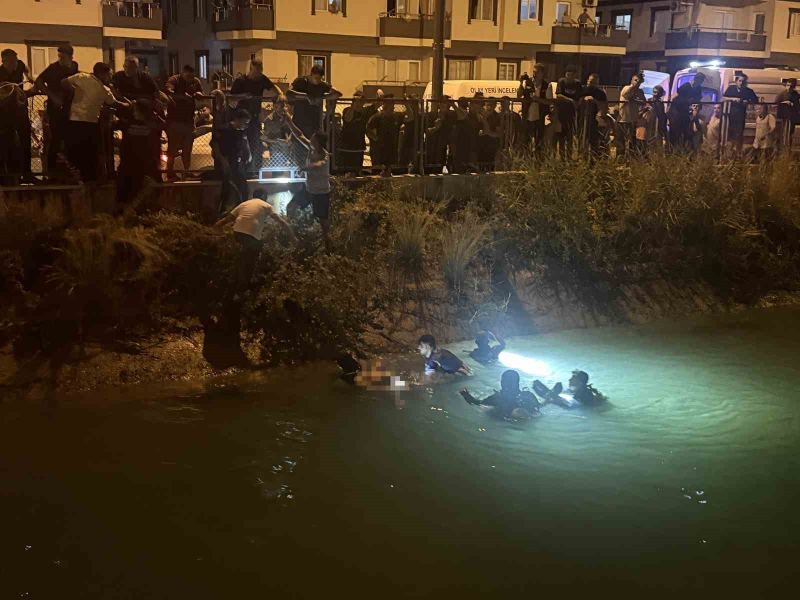 MERSİN'İN TARSUS İLÇESİNDE SULAMA KANALINA SERİNLEMEK İÇİN GİREN 12 YAŞINDAKİ ÇOCUK BOĞULARAK YAŞAMINI YİTİRDİ, CENAZESİ DALGIÇ POLİSLER TARAFINDAN ÇIKARILDI.