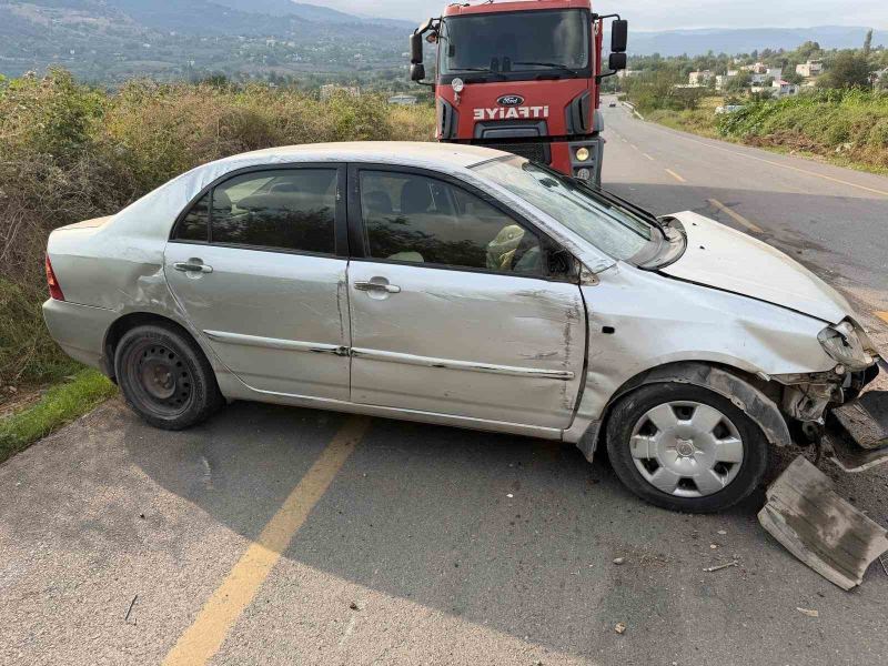 OSMANİYE'NİN DÜZİÇİ İLÇESİNDE VİRAJDA TAKLA ATAN OTOMOBİLDE SÜRÜCÜ YARALANDI.