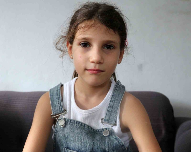 AYŞEGÜL ŞİŞ’İN YENİDEN DUYABİLMESİ İÇİN GEREKEN BİYONİK KULAK CİHAZININ MASRAFINI YÜREĞİR KAYMAKAMLIĞI ÜSTLENDİ.