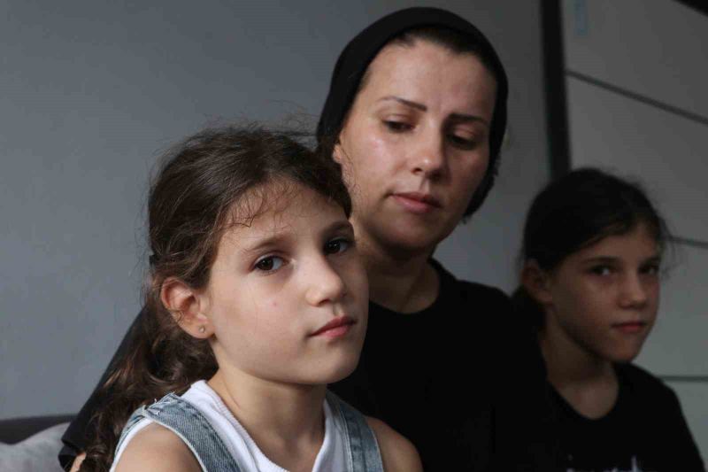 (SOLDAN SAĞA) AYŞEGÜL ŞİŞ, EBRU ŞİŞ, AYFER ŞİŞ