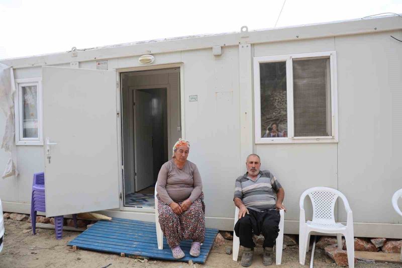 MERYEM BOZKURT VE HALİL BOZKURT ÇİFTİ YANGINDAN SONRA KONTEYNIR İLE HUZUR İÇİNDE OLDUKLARINI İFADE ETTİ.