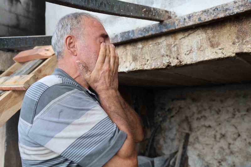 ÇİFT EVLERİNİN BAŞINDA GÖZYAŞI DÖKTÜ.