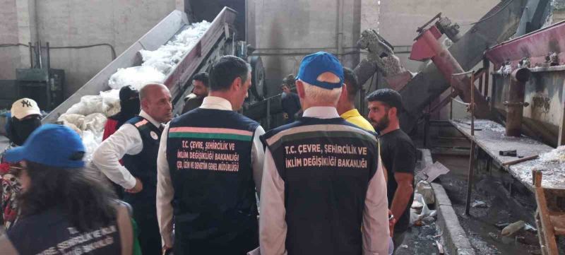 ÇEVRE, ŞEHİRCİLİK VE İKLİM DEĞİŞİKLİĞİ BAKANLIĞI EKİPLERİ, AKDENİZ’DEKİ MİKROPLASTİK KİRLİLİĞİNİN ÖNLENMESİ AMACIYLA ADANA’DA GERİ DÖNÜŞÜM VE ATIK İTHALATI YAPAN 170 TESİSTE DENETİM GERÇEKLEŞTİRDİ.