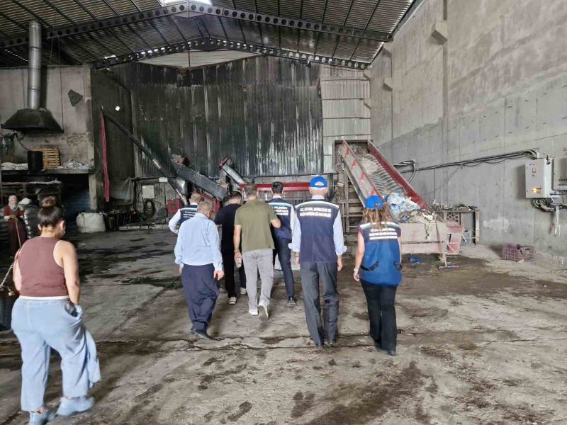 ÇEVRE, ŞEHİRCİLİK VE İKLİM DEĞİŞİKLİĞİ BAKANLIĞI EKİPLERİ, AKDENİZ’DEKİ MİKROPLASTİK KİRLİLİĞİNİN ÖNLENMESİ AMACIYLA ADANA’DA GERİ DÖNÜŞÜM VE ATIK İTHALATI YAPAN 170 TESİSTE DENETİM GERÇEKLEŞTİRDİ.