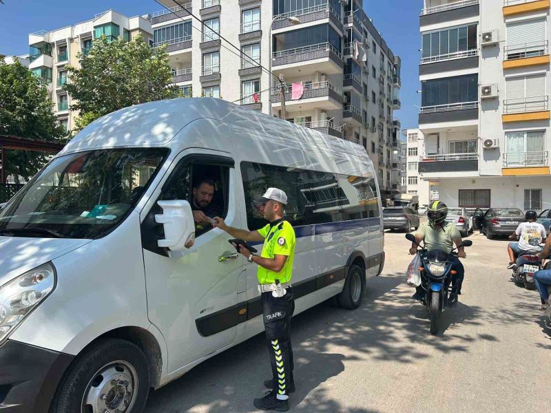 SİLİFKE’DE OKUL ÖNLERİNDE TRAFİK GÜVENLİĞİ SEFERBERLİĞİ